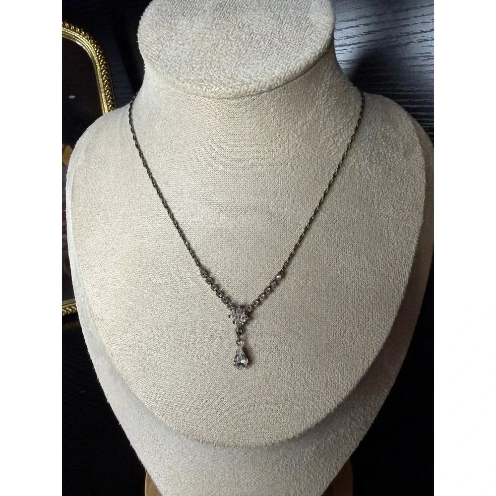 Vintage Silver Tone Rhinestone Teardrop Pendant Necklace Korea 17 Inch Chain
